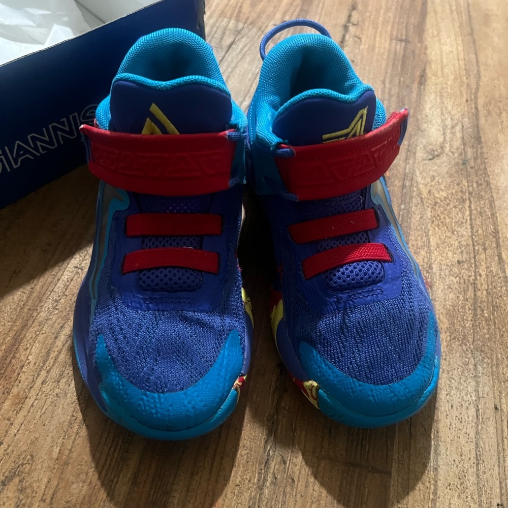 Kids Blue Athletic Sneakers with Red Accents - Lightweight Comfort